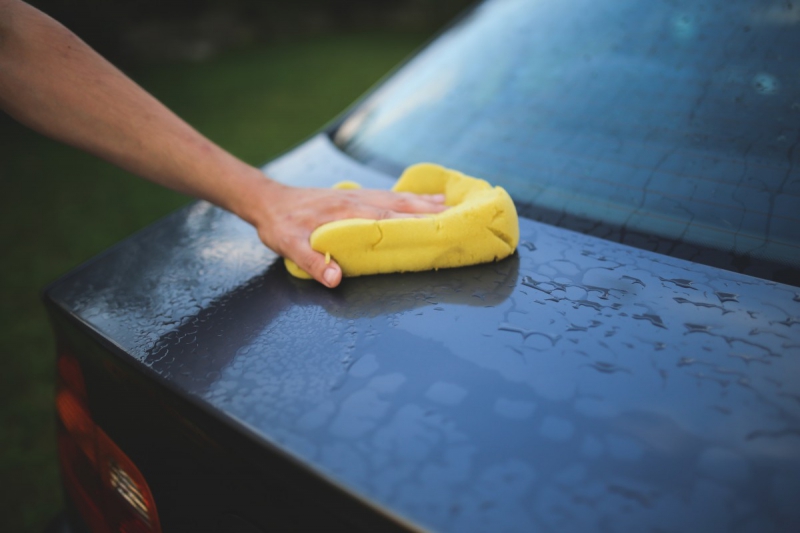 carrosserie-VILLENEUVE LOUBET-min_cleaning_washing_carwash_sponge_car_auto_hand_man-722705